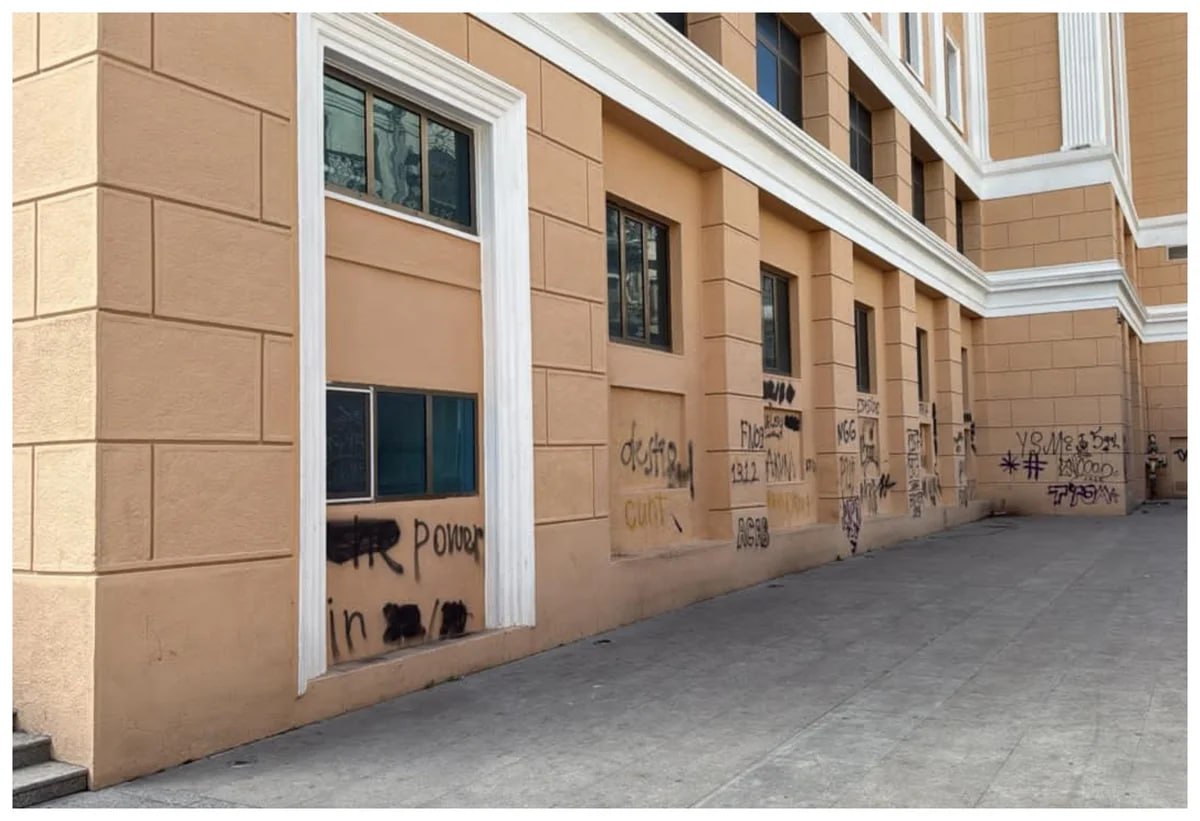 Nizami Kino Mərkəzinin binasına ciddi ziyan vuruldu &ndash; FOTO