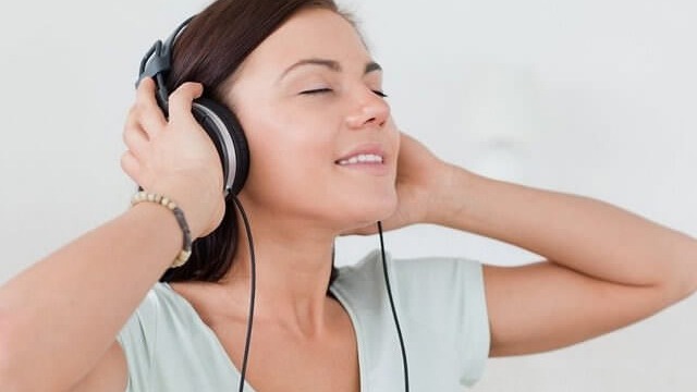 Başqasının qulaqcıqlarından istifadə niyə bu qədər təhlükəlidir?