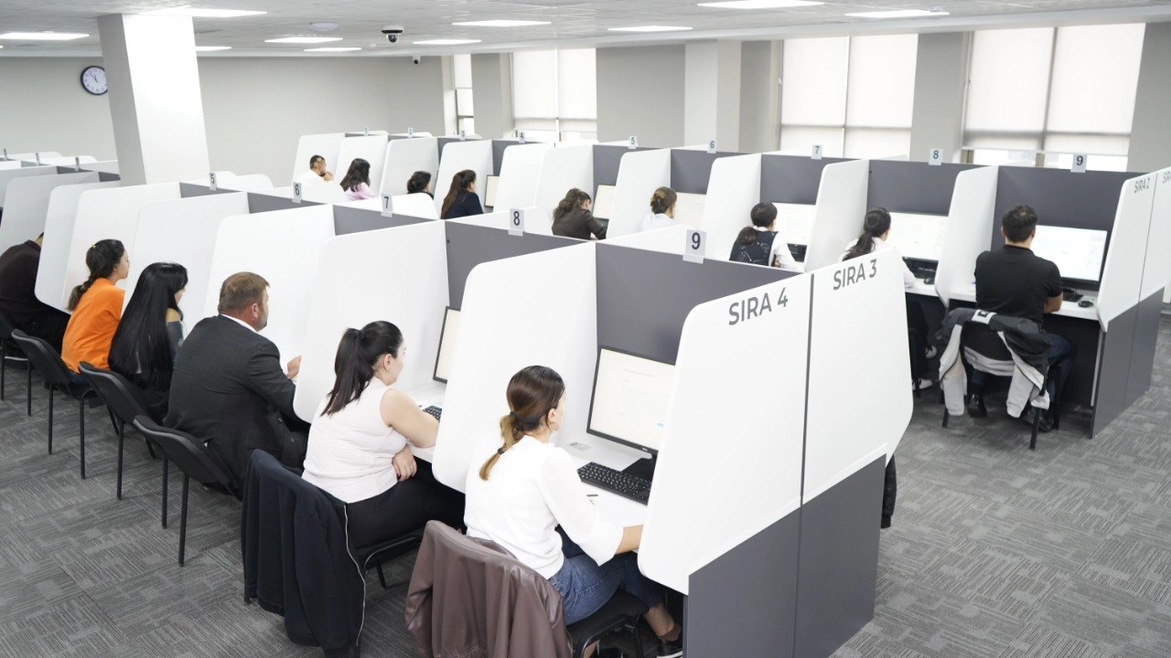 Dövlət qulluqçusu olmaq istəyənlər imtahan verəcək