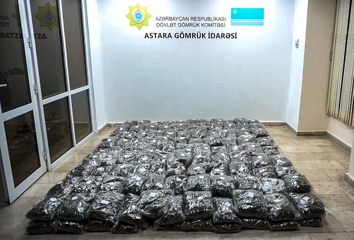 &ldquo;Quru meyvə&rdquo; yükünün içərisində narkotik keçirmək istədilər &ndash; VİDEO