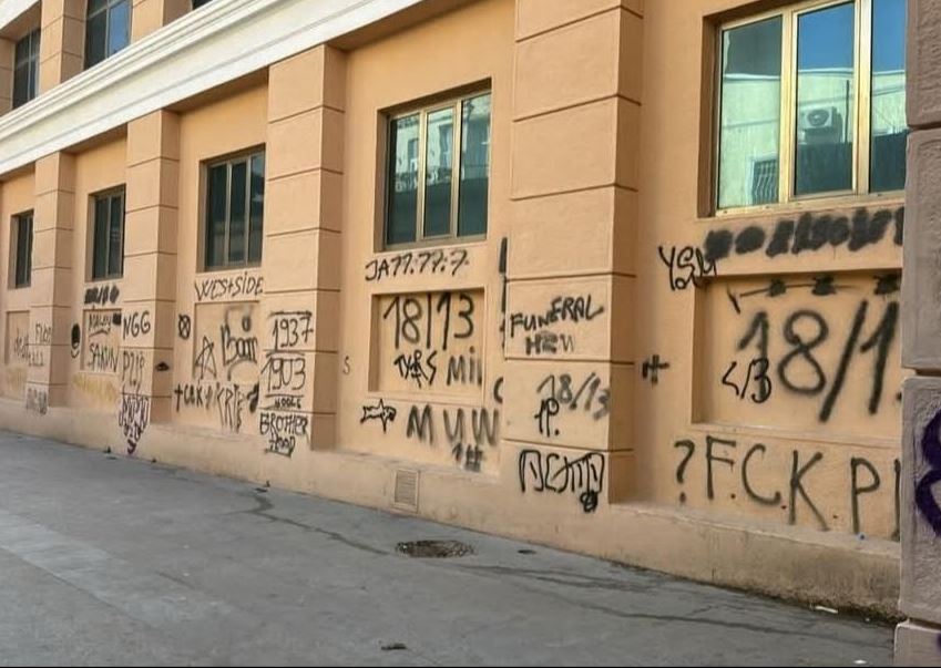 Nizami Kino Mərkəzinin divarındakı yazılarla bağlı cinayət işi açıldı