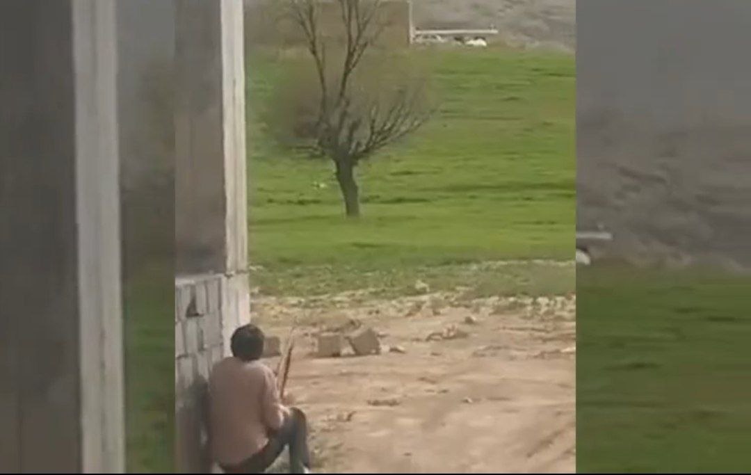 İranlı fermerin VİDEOSU gündəm oldu: Tüfənglə ABŞ helikopterini &ldquo;vurdu&rdquo;