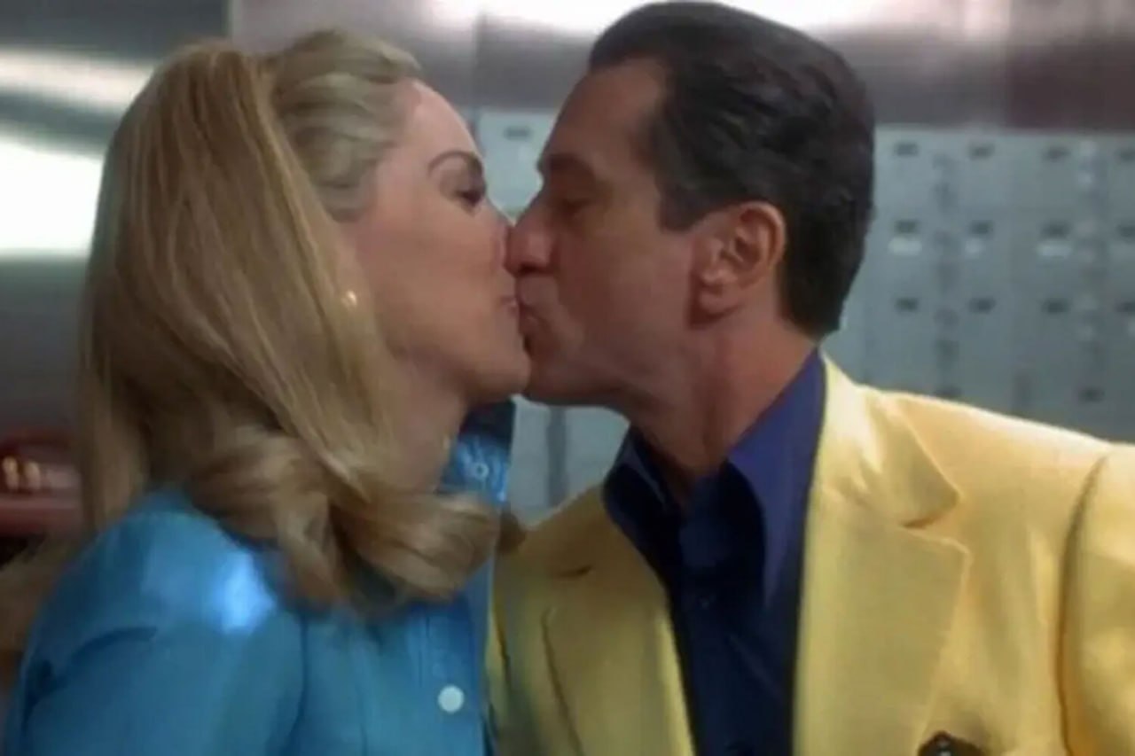 Şeron Stoun Hollivudda ən yaxşı öpüşən aktyorun adını açıqladı Şeron Stoun Hollivudda ən yaxşı öpüşən aktyorun adını açıqladı