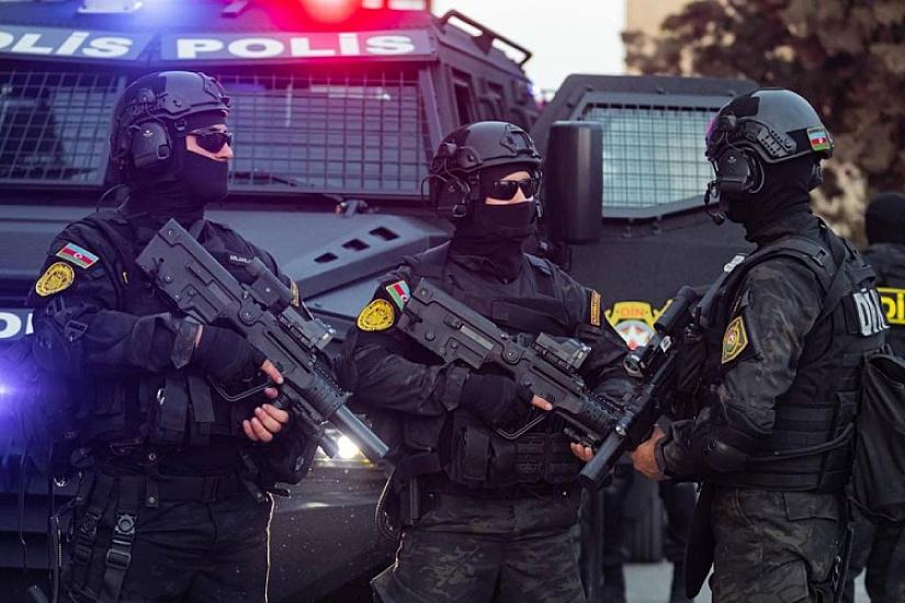 Polisdən əməliyyat - Çoxlu sayda narkotik və silahlar tapıldı