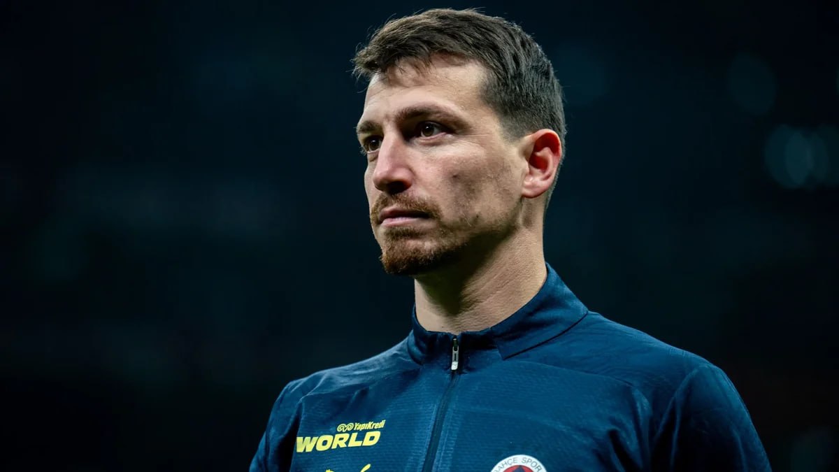 “Fənərbağça”nın futbolçusu sərbəst buraxıldı “Fənərbağça”nın futbolçusu sərbəst buraxıldı