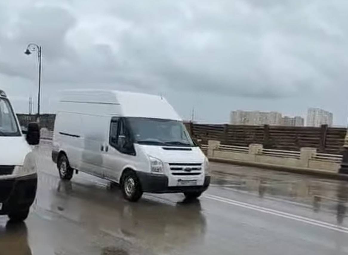 Bakı-Ələt-Qazax magistral yolunda yığılan yağış suları kənarlaşdırıldı - VİDEO