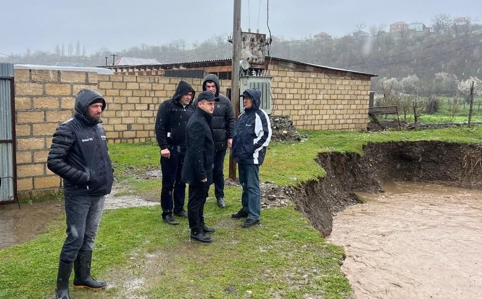 Qusar rayonunda yağışlı hava şəraitinin yaratdığı fəsadlar aradan qaldırılır Qusar rayonunda yağışlı hava şəraitinin yaratdığı fəsadlar aradan qaldırılır