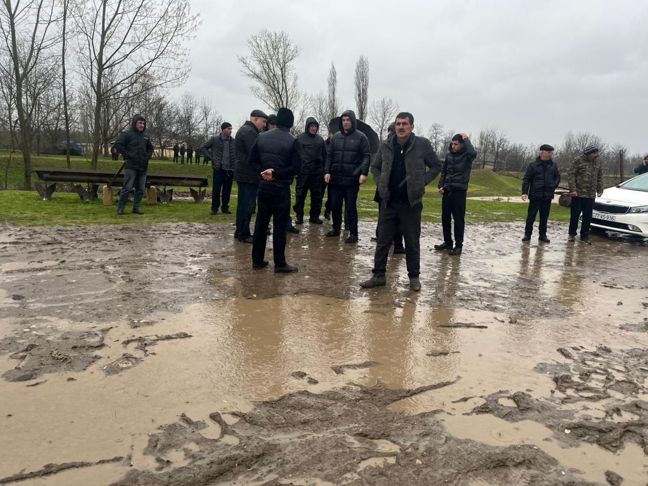 Kənd sakini Farik Rəsulovu aparan Quru çaya baxış keçirildi - FOTO Kənd sakini Farik Rəsulovu aparan Quru çaya baxış keçirildi - FOTO