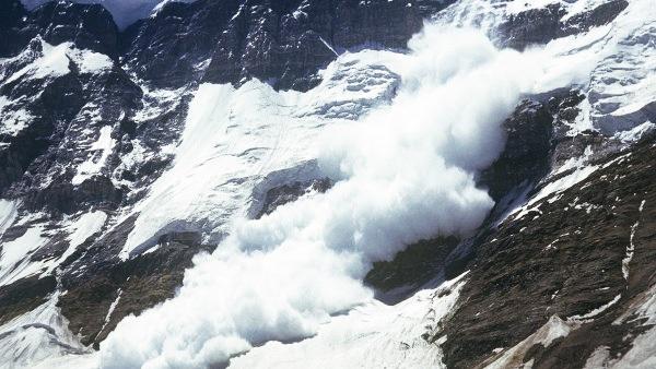 Toğanalı–Kəlbəcər–İstisu yolunda qar uçqunu: Hərəkət məhdudlaşdırıldı - VİDEO Toğanalı–Kəlbəcər–İstisu yolunda qar uçqunu: Hərəkət məhdudlaşdırıldı - VİDEO