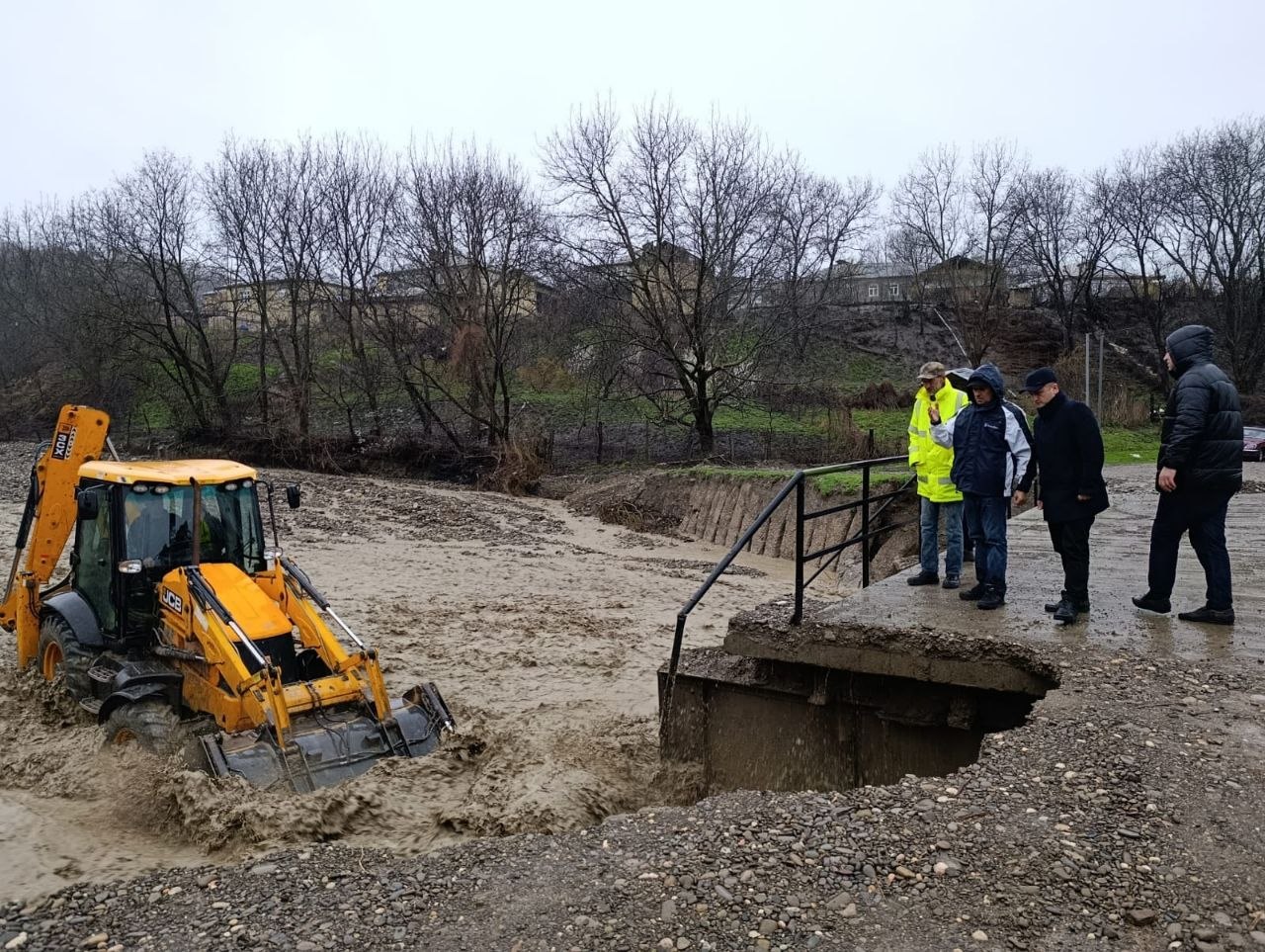 27 yaşlı gənci sel necə aparıb?