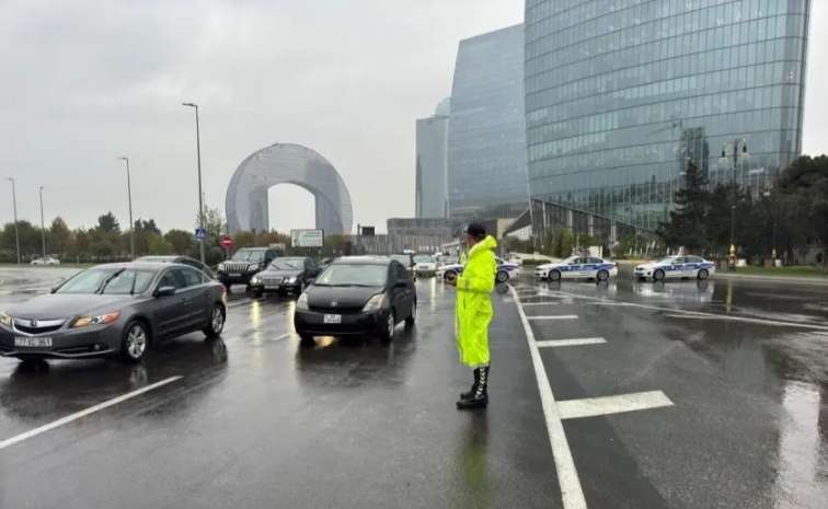 DYP-dən yağışlı hava ilə bağlı sürücülərə MÜRACİƏT DYP-dən yağışlı hava ilə bağlı sürücülərə MÜRACİƏT