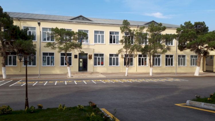 Məktəbdə dava: Xadimə direktora hücum etdi Məktəbdə dava: Xadimə direktora hücum etdi