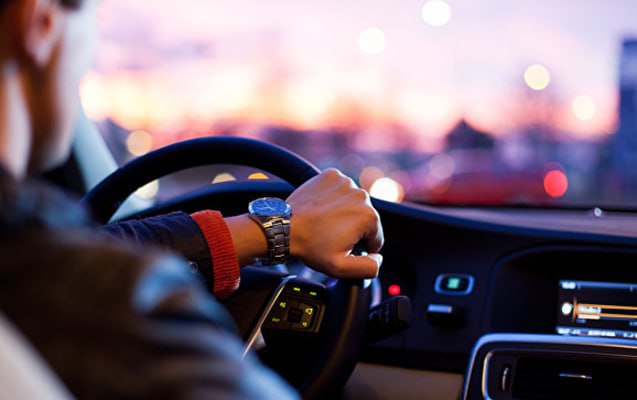 Yol kənarı ilə gedirdi, maşın vurub öldürdü