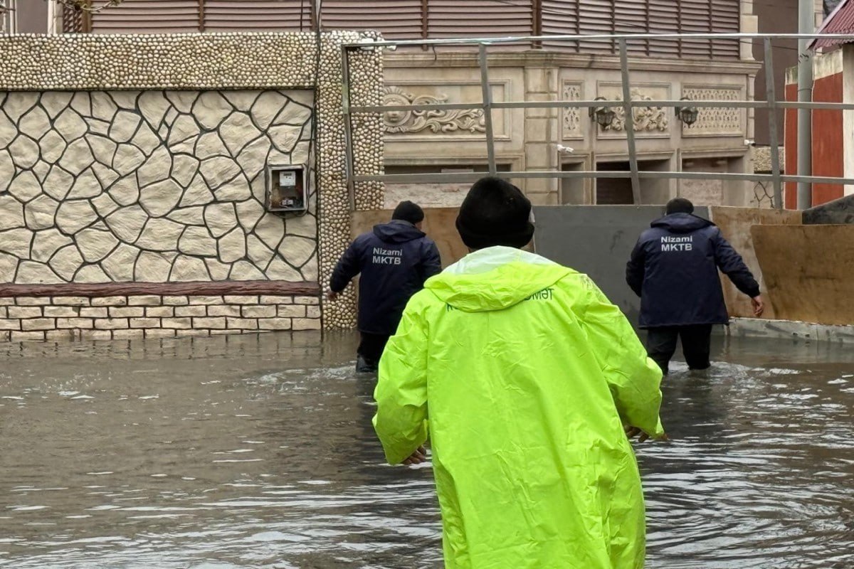 Bakıda yağışın fəsadları belə aradan qaldırılır - FOTO