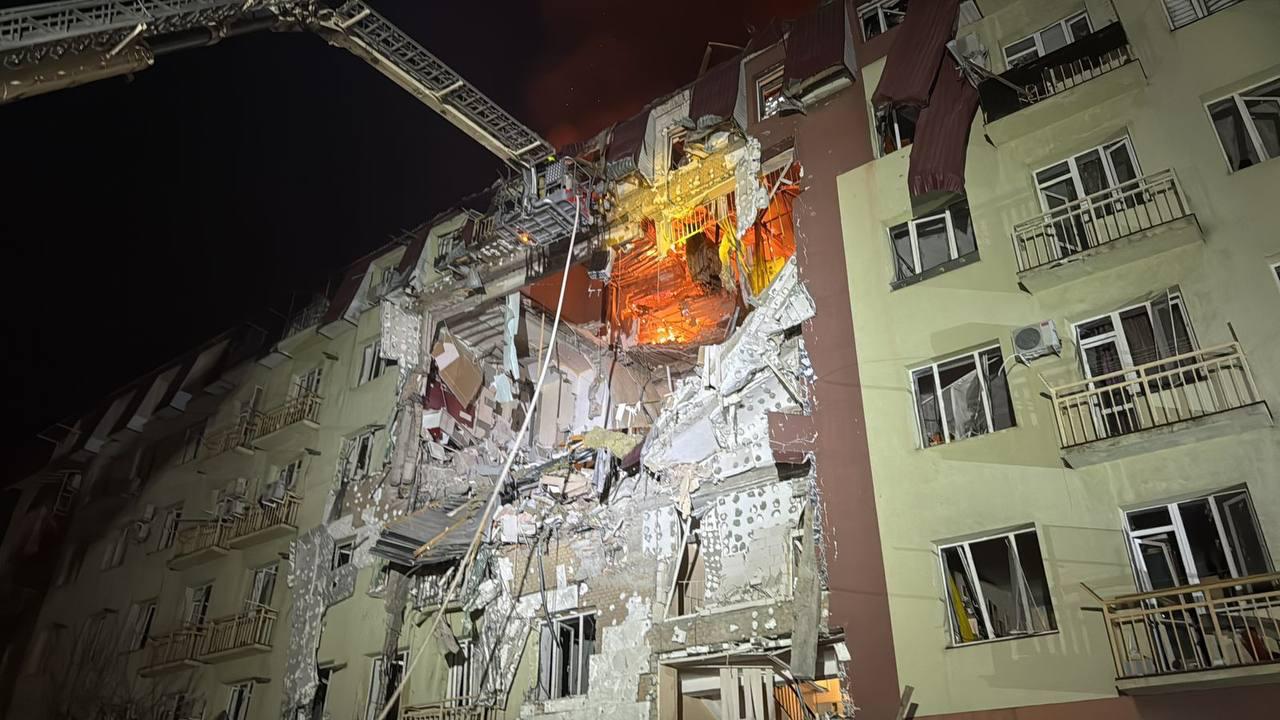 Rusiya Odessaya zərbə endirdi: Ölənlər və geniş dağıntılar var – VİDEO Rusiya Odessaya zərbə endirdi: Ölənlər və geniş dağıntılar var – VİDEO