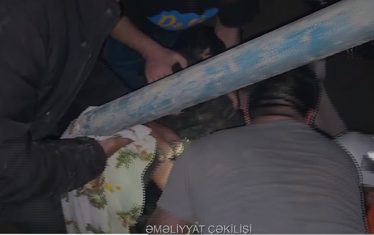 Sabunçuda fərdi ev çökdü: Dağıntı altında qalan qadın xilas edildi - VİDEO Sabunçuda fərdi ev çökdü: Dağıntı altında qalan qadın xilas edildi - VİDEO