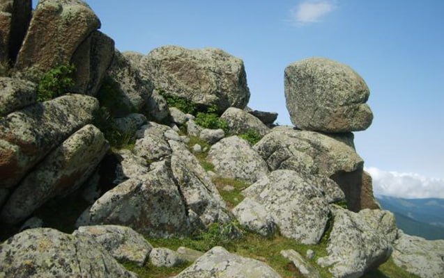 İtkin düşən kişinin meyiti qayalıqda tapıldı