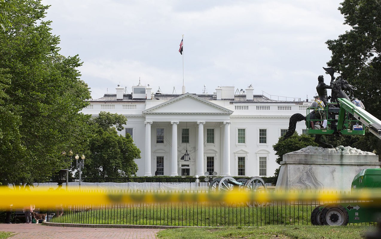Ağ Evdən ilk - Açıqlama Ağ Evdən ilk - Açıqlama