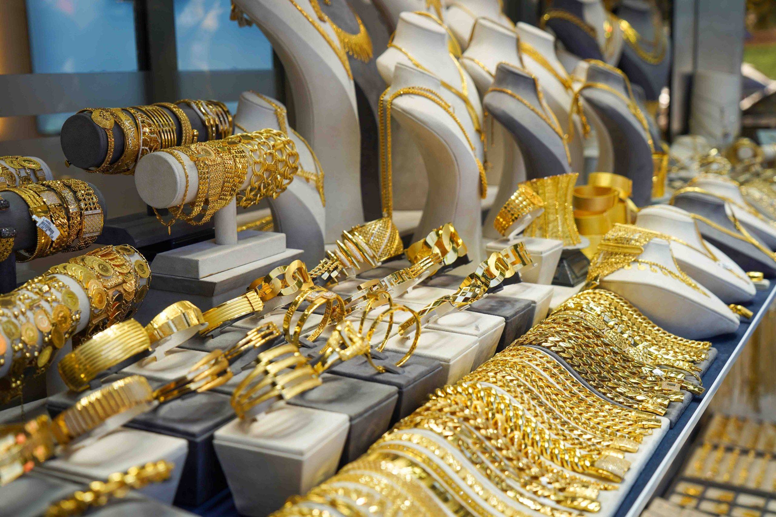 Qızılın qiyməti 4 800 dolları ÖTDÜ Qızılın qiyməti 4 800 dolları ÖTDÜ