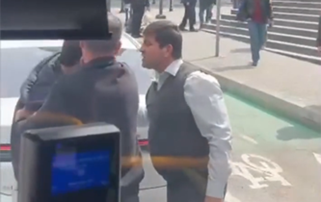 Avtobus sürücüsünü yumruqla vuran şəxs TUTULDU