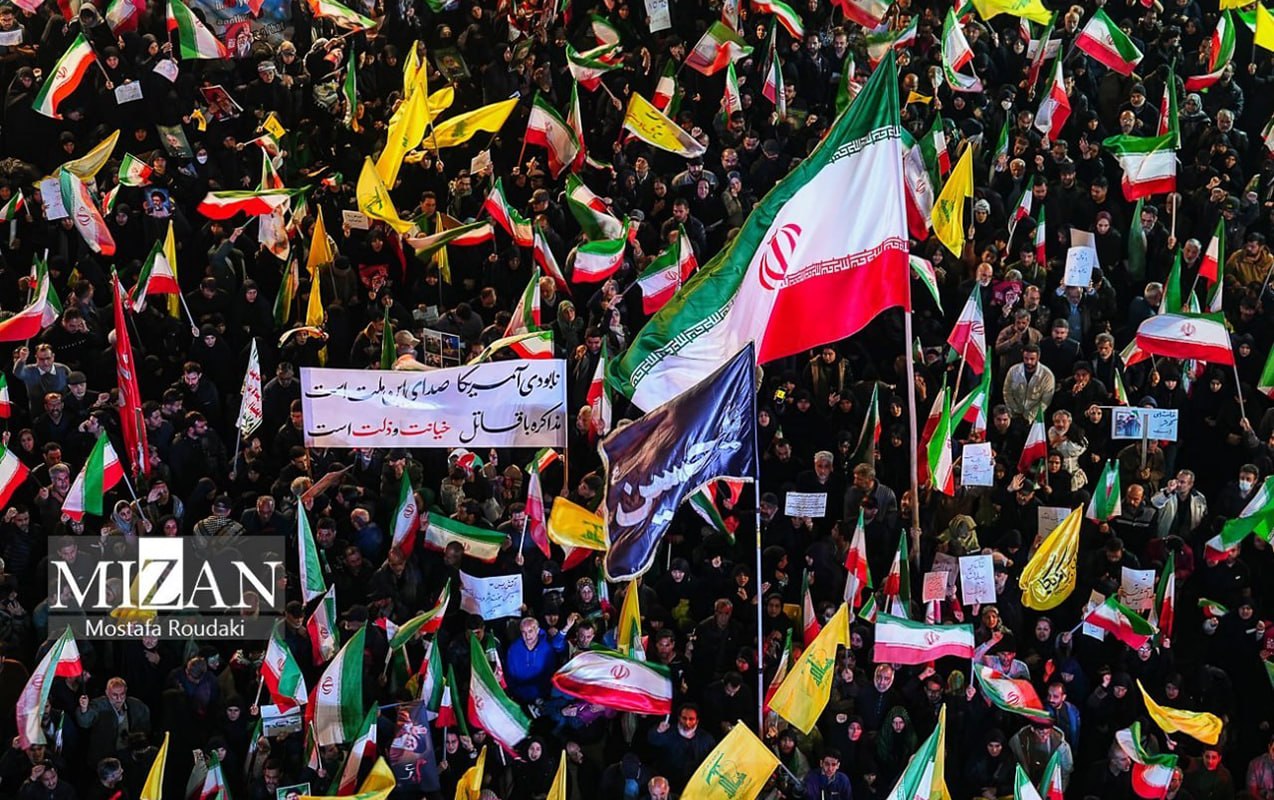 Xameneinin anım mərasimində izdiham – VİDEO Xameneinin anım mərasimində izdiham – VİDEO