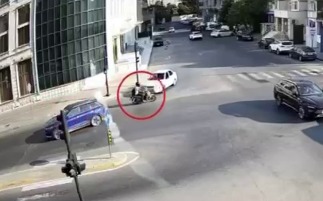 Bakıda motosiklet sürücülərinin törətdiyi ağır qəzalar &ndash; ANBAAN VİDEO