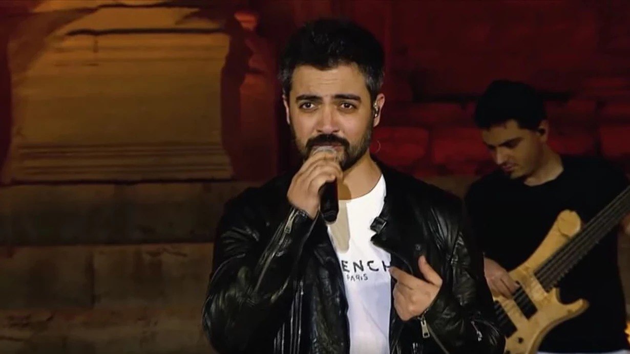 Türkiyəli məşhur müğənni saxlanılıb