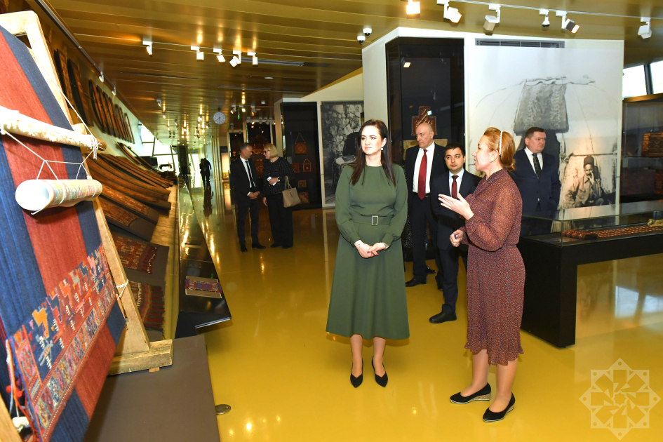 Litvanın Baş naziri Milli Xalça Muzeyində - FOTO Litvanın Baş naziri Milli Xalça Muzeyində - FOTO