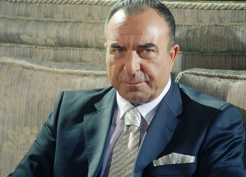 "Kurtlar Vadisi"nin "Karahanlı"sı serialdan ayrılma səbəbini AÇIQLADI "Kurtlar Vadisi"nin "Karahanlı"sı serialdan ayrılma səbəbini AÇIQLADI