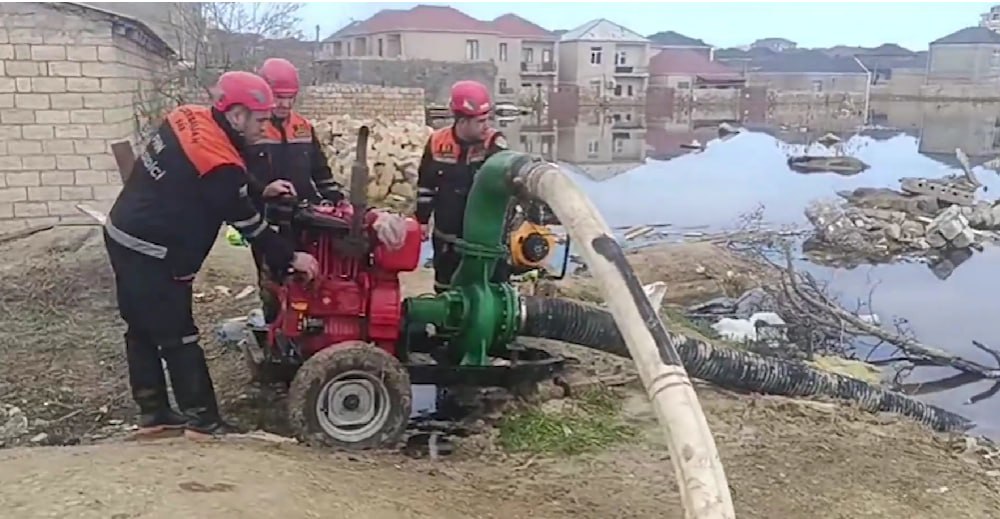 Yağışın fəsadları belə aradan qaldırılır &ndash; VİDEO