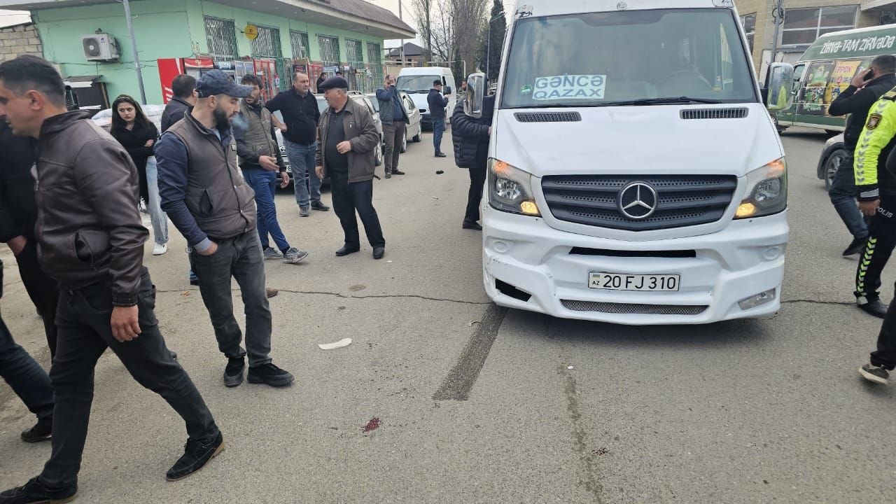 Tovuzda mikroavtobus qəza törətdi: Azyaşlı xəsarət aldı &ndash; FOTO