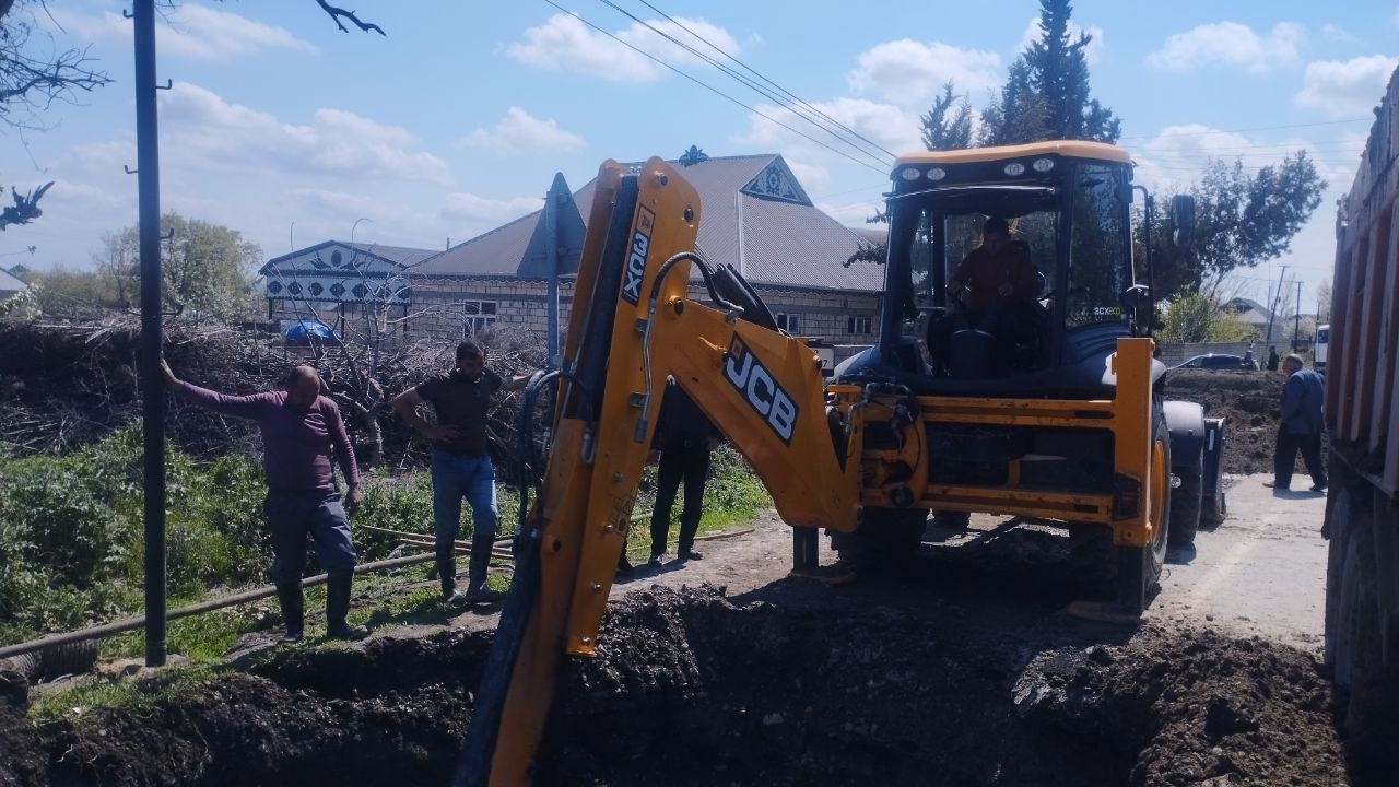 Kürdəmirdə magistral su boru kəmərindəki partlayışla bağlı araşdırma başladı &ndash; FOTO