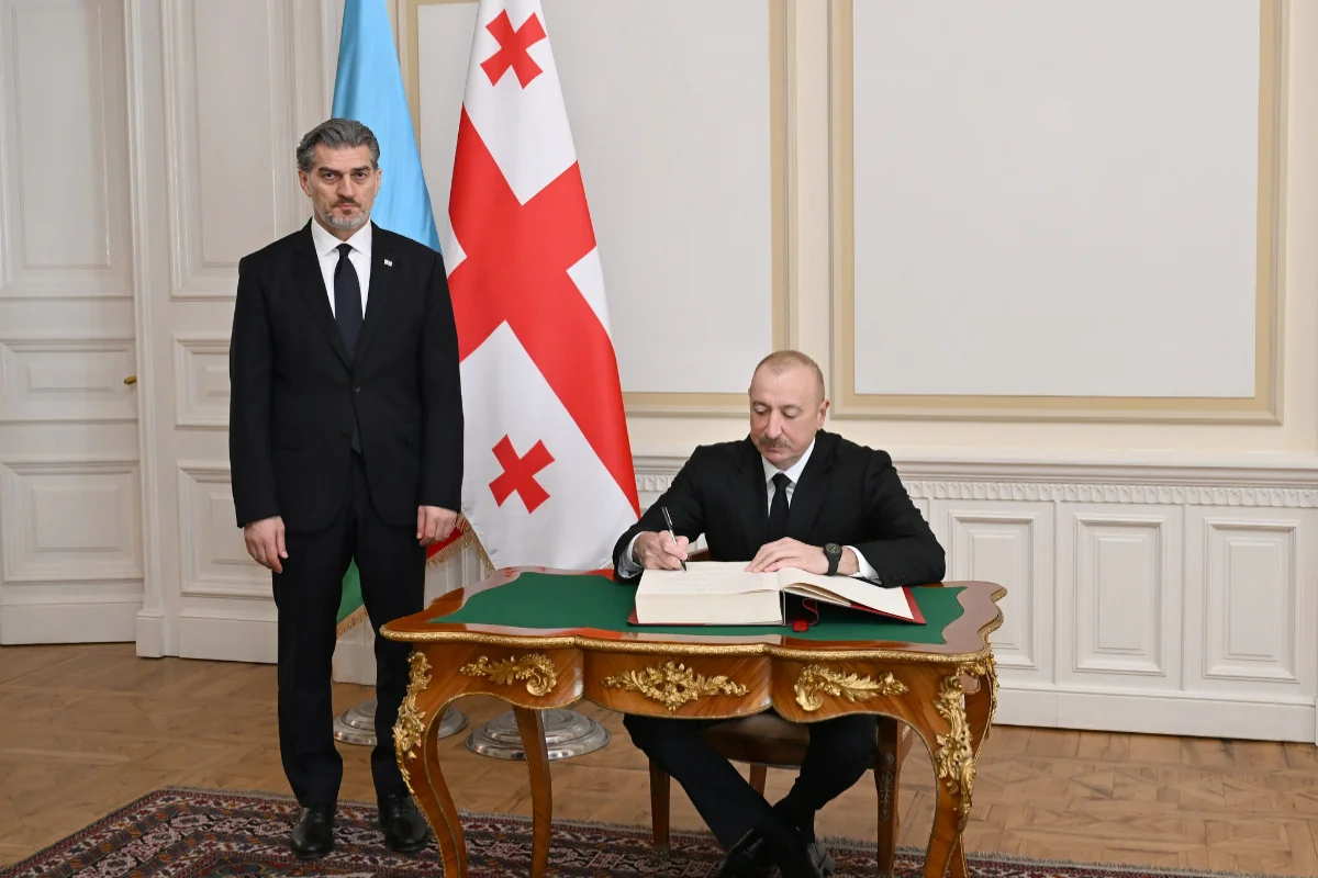 Prezident Tbilisidə xatirə kitabına nələri yazıb? - VİDEO