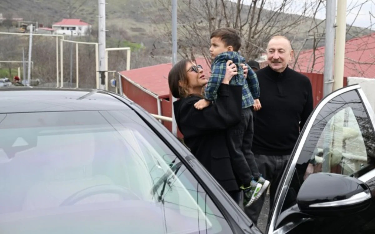 Prezident Ayazın arzusunu GERÇƏKLƏŞDİRDİ: Ailəsinə "KamAZ" hədiyyə etdi – FOTO/VİDEO Prezident Ayazın arzusunu GERÇƏKLƏŞDİRDİ: Ailəsinə "KamAZ" hədiyyə etdi – FOTO/VİDEO