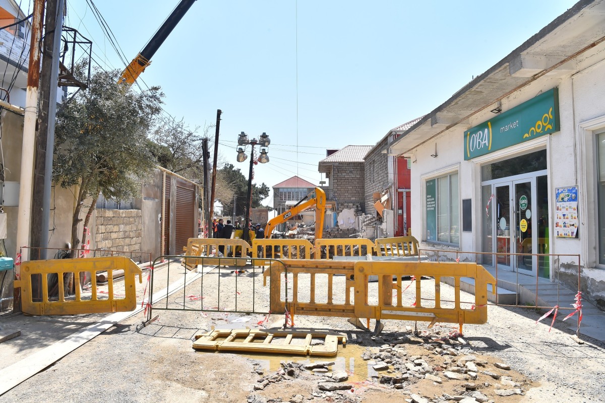 Keşlədə çökən kollektorun qəzalı hissəsi dəyişdirilir - FOTO