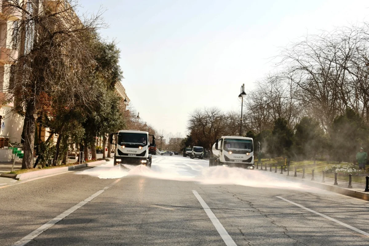 Bakının küçələri yuyuldu - FOTO