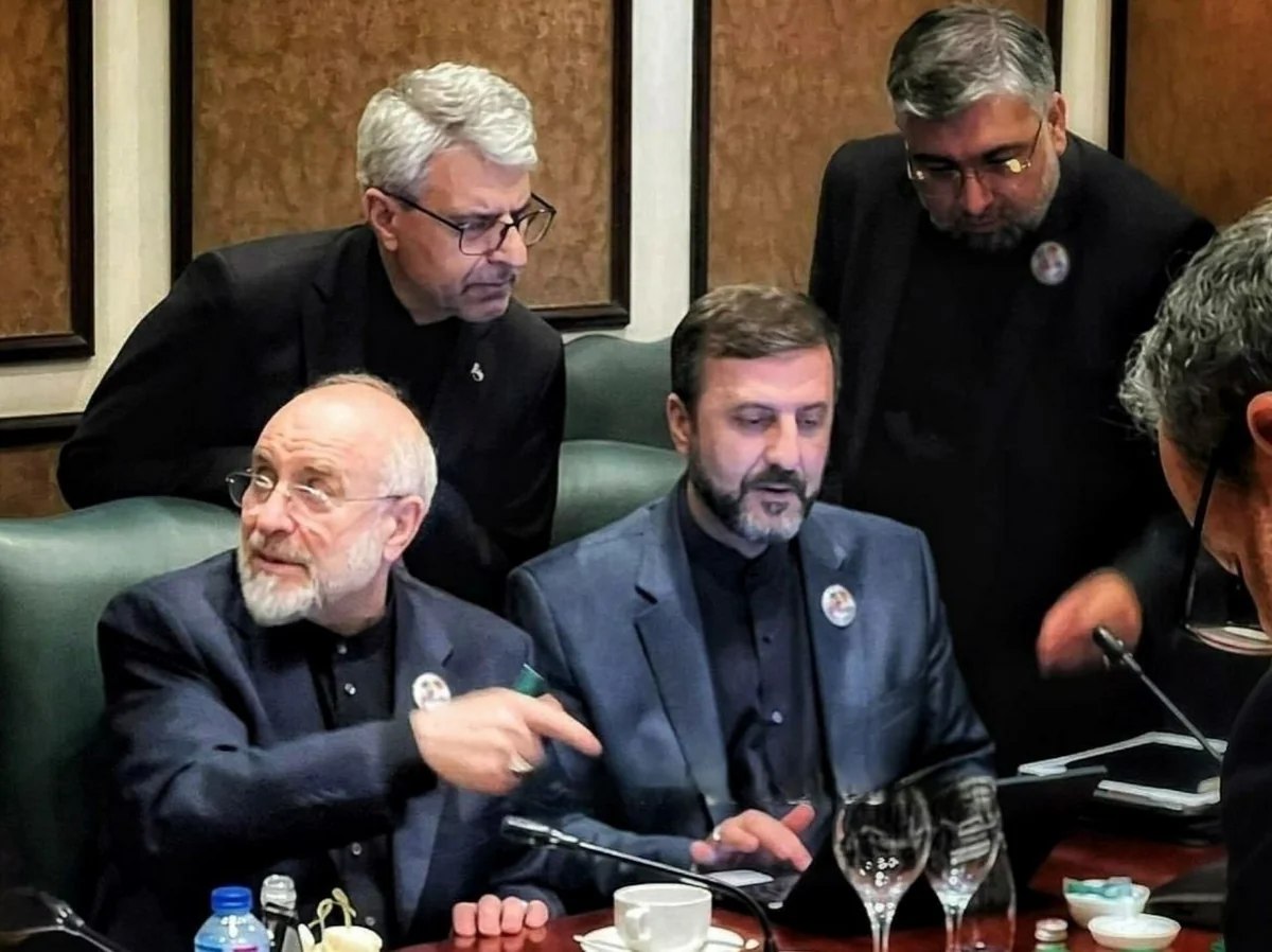 Hörmüz boğazı ilə bağlı danışıqlar DAYANDIRILDI Hörmüz boğazı ilə bağlı danışıqlar DAYANDIRILDI