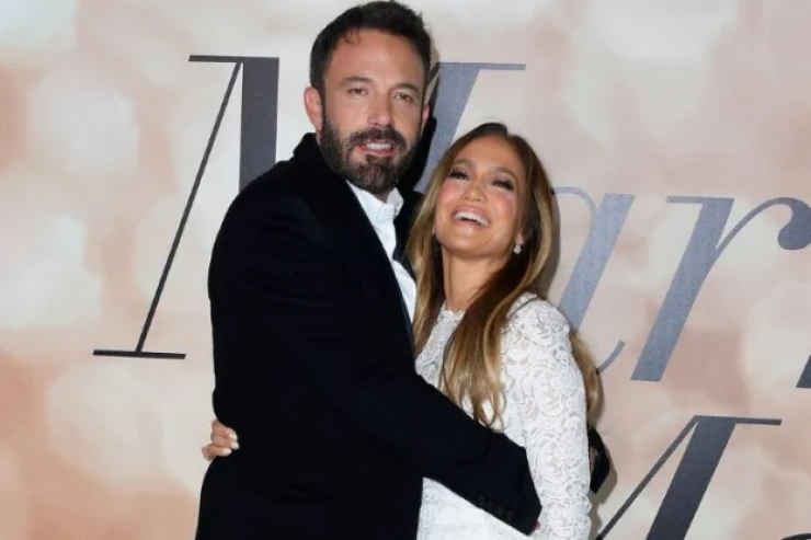 Birgə yaşadıqları 60 milyonluq malikanəni CeyLoya verdi Birgə yaşadıqları 60 milyonluq malikanəni CeyLoya verdi