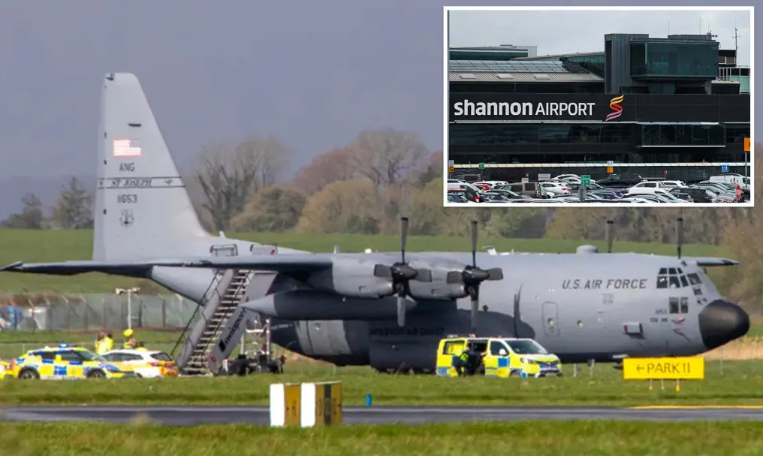 Hava limanında bir kişi balta ilə ABŞ hərbi təyyarəsinə hücum etdi - VİDEO Hava limanında bir kişi balta ilə ABŞ hərbi təyyarəsinə hücum etdi - VİDEO