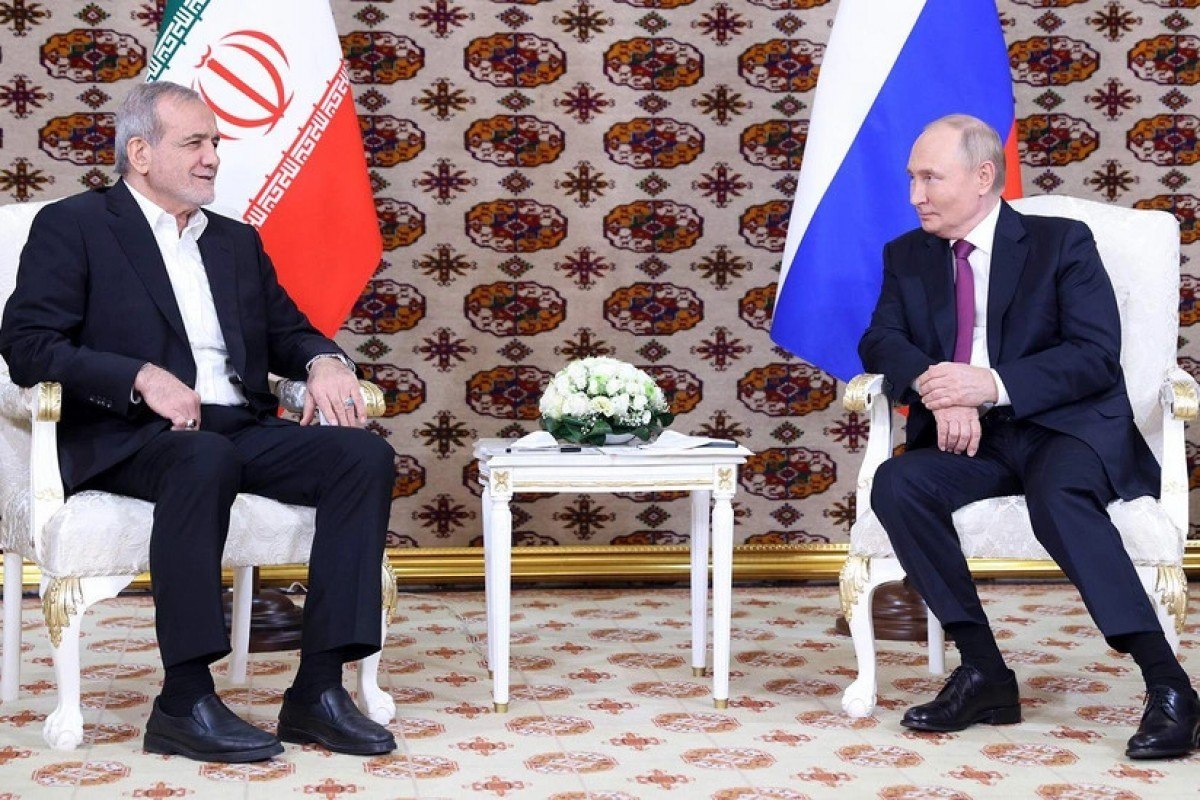 Putin Pezeşkianla telefonla danışdı