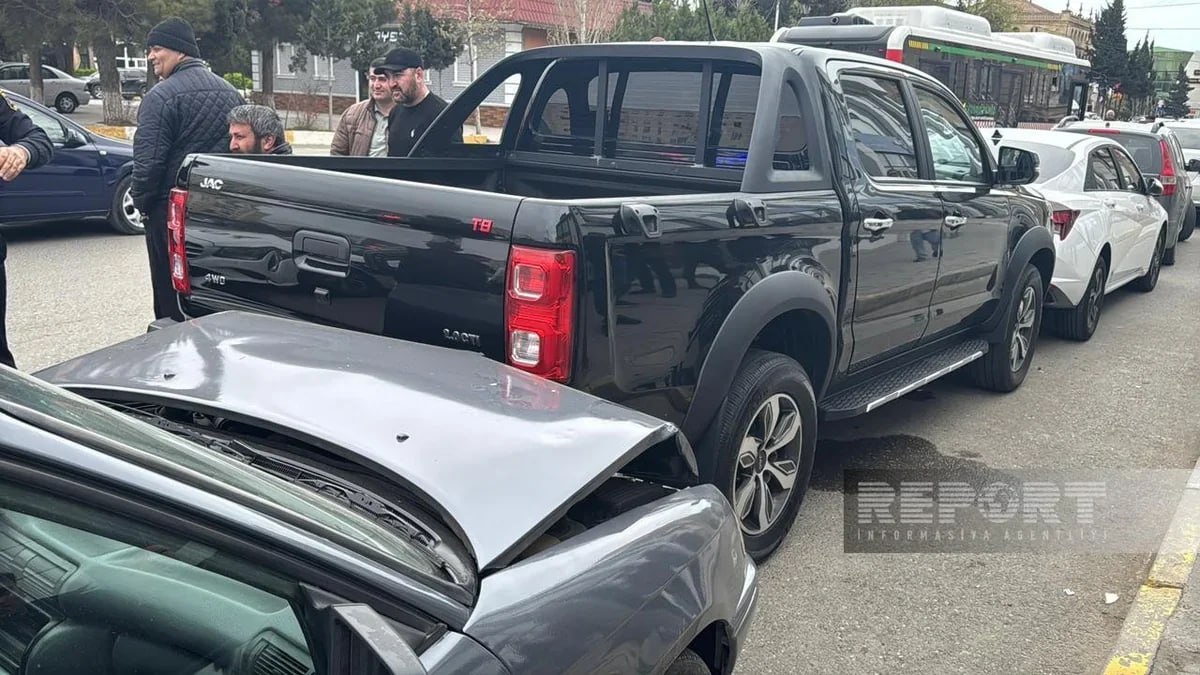 Sumqayıtda ZƏNCİRVARİ QƏZA: Dörd avtomobil və avtobus TOQQUŞDU - FOTO Sumqayıtda ZƏNCİRVARİ QƏZA: Dörd avtomobil və avtobus TOQQUŞDU - FOTO