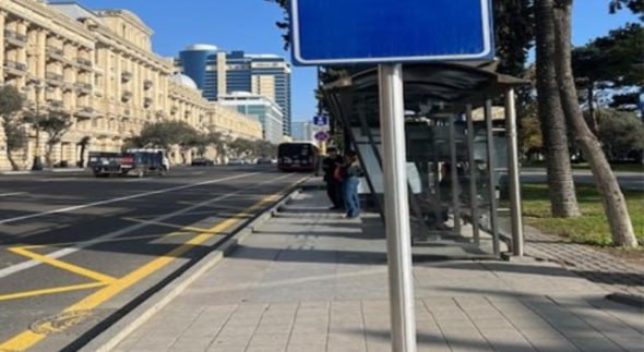 Şəhərin mərkəzindəki avtobus dayanacaqlarında xoşagəlməz VƏZİYYƏT – FOTO Şəhərin mərkəzindəki avtobus dayanacaqlarında xoşagəlməz VƏZİYYƏT – FOTO