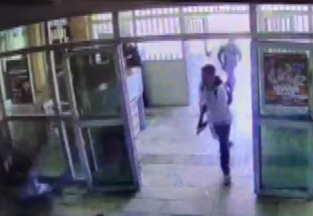 Türkiyədə liseyə hücumun ANBAAN VİDEOSU Türkiyədə liseyə hücumun ANBAAN VİDEOSU