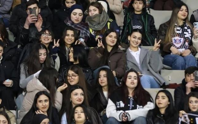 “Qarabağ” biletləri xanımlar üçün yenə pulsuz etdi “Qarabağ” biletləri xanımlar üçün yenə pulsuz etdi
