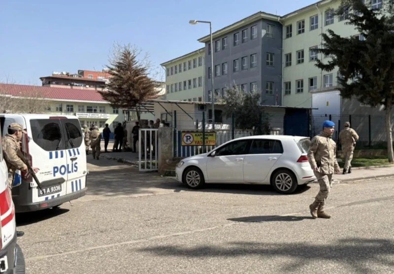 Türkiyədə liseyə HÜCUM: 4 nəfər vəzifəsindən uzaqlaşdırılıb