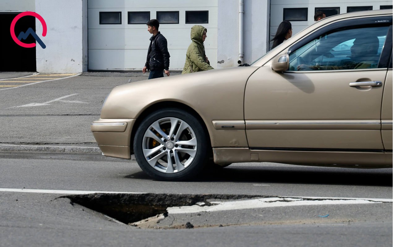 Əhməd Rəcəbli küçəsində yol çökdü &ndash; FOTO