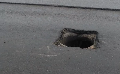 Bakı Dairəvi Yolunda açıq qalan lük sürücülər üçün təhlükə yaradıb - VİDEO Bakı Dairəvi Yolunda açıq qalan lük sürücülər üçün təhlükə yaradıb - VİDEO