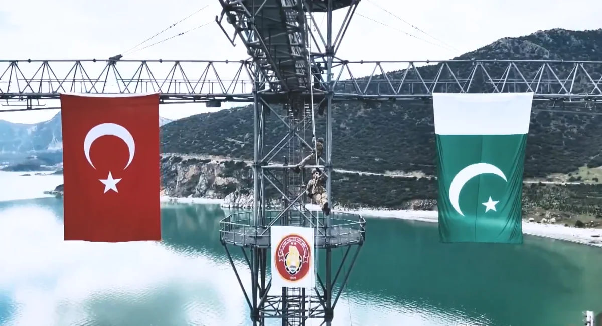 Türkiyə və Pakistan hərbçiləri bir arada - VİDEO Türkiyə və Pakistan hərbçiləri bir arada - VİDEO