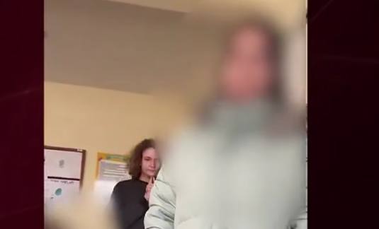 Məktəbə hücum edən 8-ci sinif şagirdinin GÖRÜNTÜLƏRİ yayıldı - VİDEO Məktəbə hücum edən 8-ci sinif şagirdinin GÖRÜNTÜLƏRİ yayıldı - VİDEO