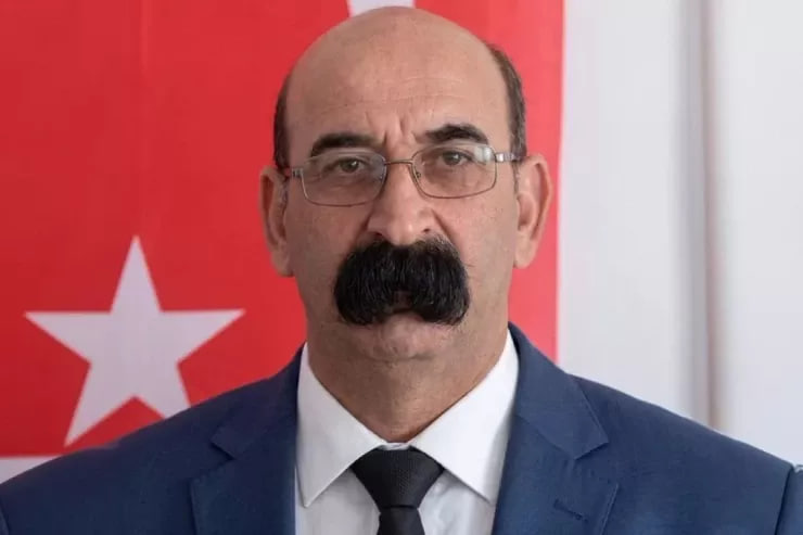 Təşkilat sədrinin bığı ajiotaj yaratdı